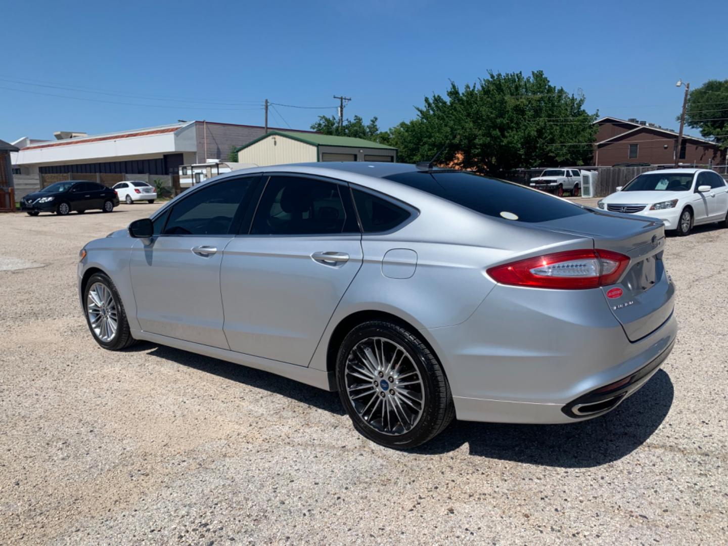 2013 Silver /Black Ford Fusion SE (3FA6P0H99DR) with an 2.0L L4 DOHC 16V engine, AUTOMATIC transmission, located at 1830 North Belt Line Road, Irving, TX, 75061, (469) 524-0199, 32.834373, -96.993584 - Photo#3